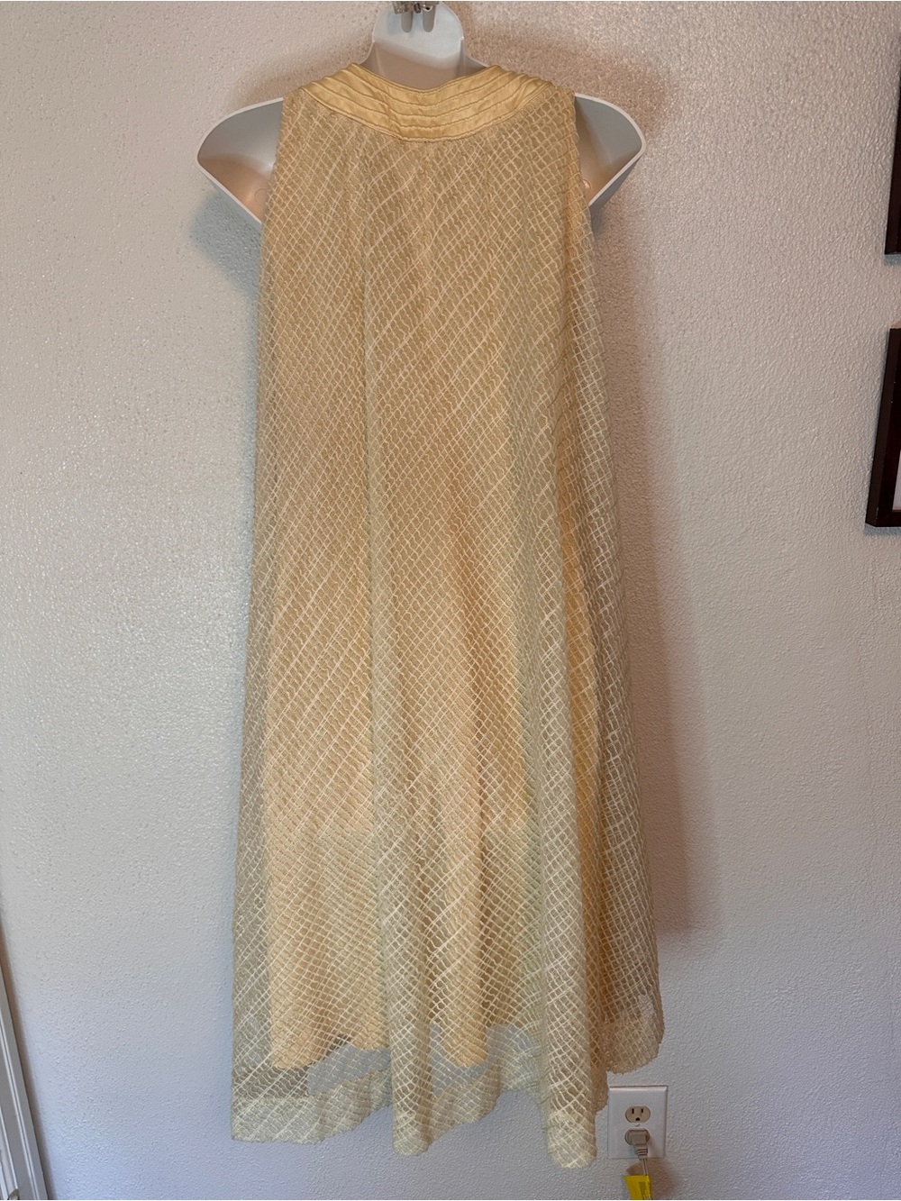 Vintage 60s union made pale yellow cream swing halter dress with Button Placket - Picture 5 of 8